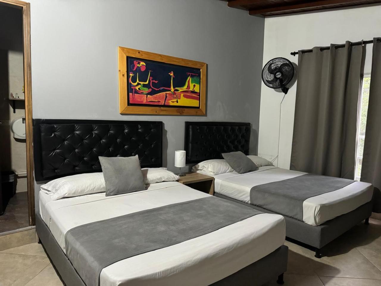 Hotel Gemas San Joaquin 1 Medellín Exteriér fotografie